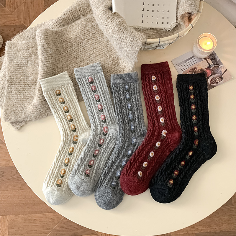 Boot Sock Slouchy - ถุงเท้าขนสัตว์ลายดอกไม้สไตล์เกาหลี ถุงเท้าถักลายเคเบิลแบบหลวมๆ ถุงเท้ากันหนาวแบบหนา ถุงเท้าข้อกลางลายวินเทจสำหรับใส่กับรองเท้าบูท